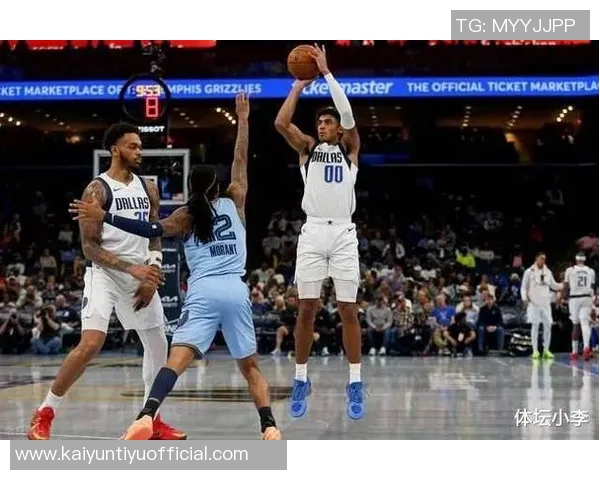 克莱在对阵灰熊中状态回暖场均17分与46个三分引发关注