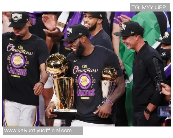 詹姆斯赞扬新援斯玛特艾顿拉拉维亚提升球队硬度与组织能力